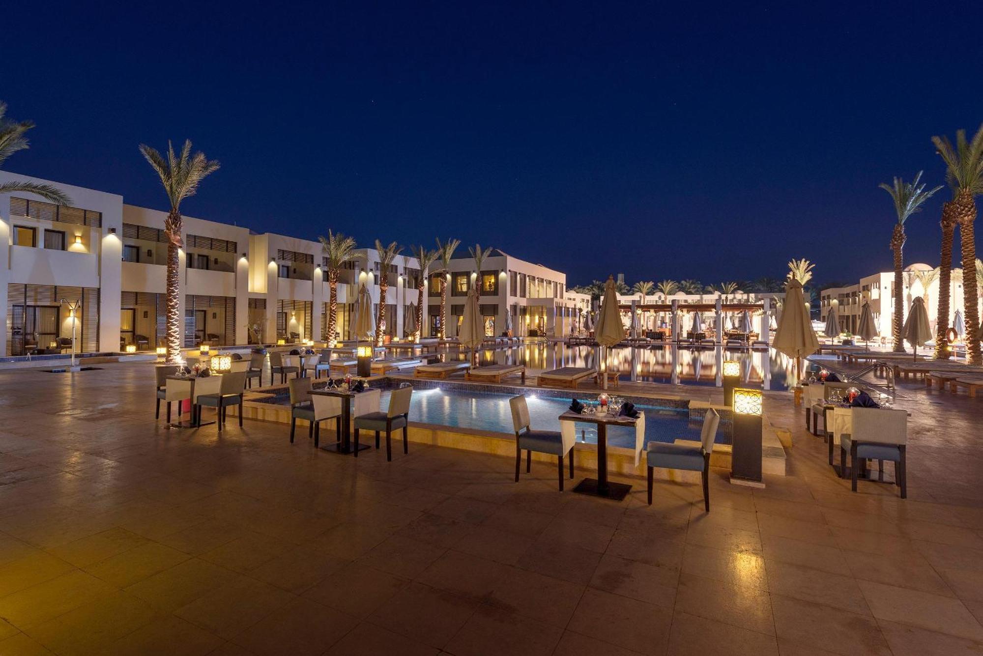 Sentido Reef Oasis Aqua Park Resort Sharm el-Sheikh Exterior photo The resort at night